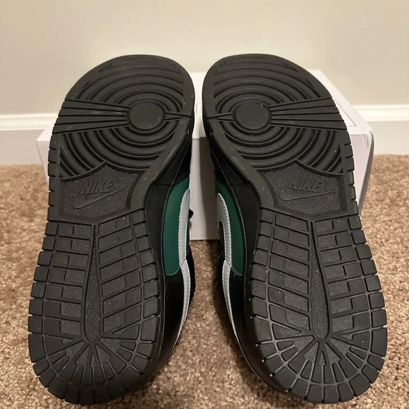 Nike Men's Custom Black and Green Dunk Low Sneakers - Picture 8 of 9